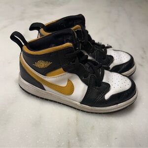 Little boys Air Jordan  mid sneakers for kids size 11c in black and gold